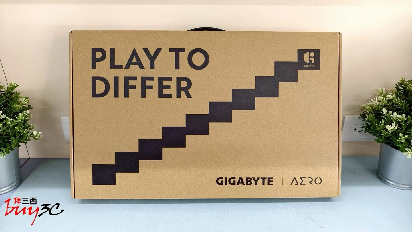 AERO X16 外箱：PLAY TO DIFFER 與階梯圖騰