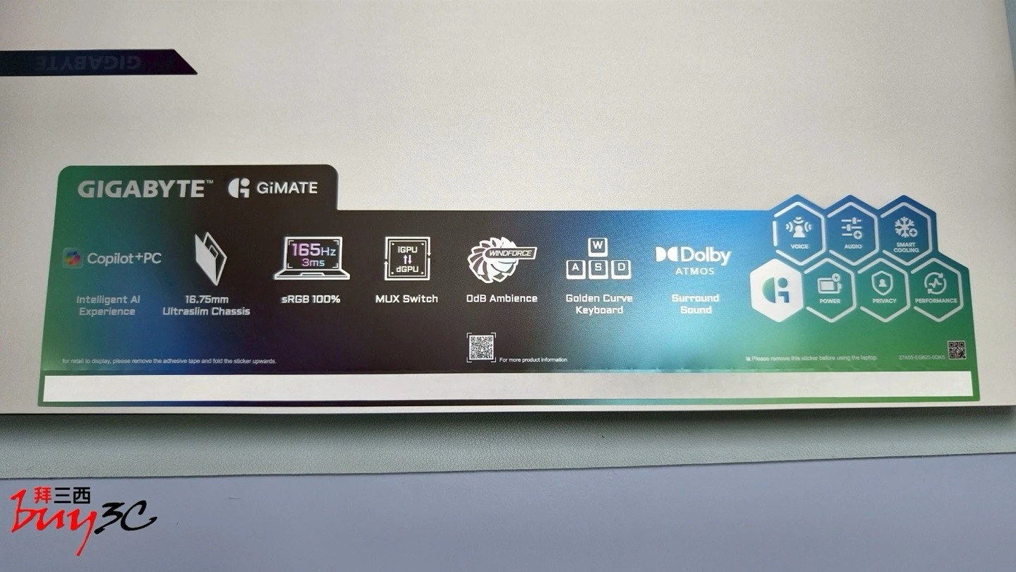 AERO X16 手托區功能貼紙：Copilot+ PC、165Hz、MUX Switch、Dolby Atmos