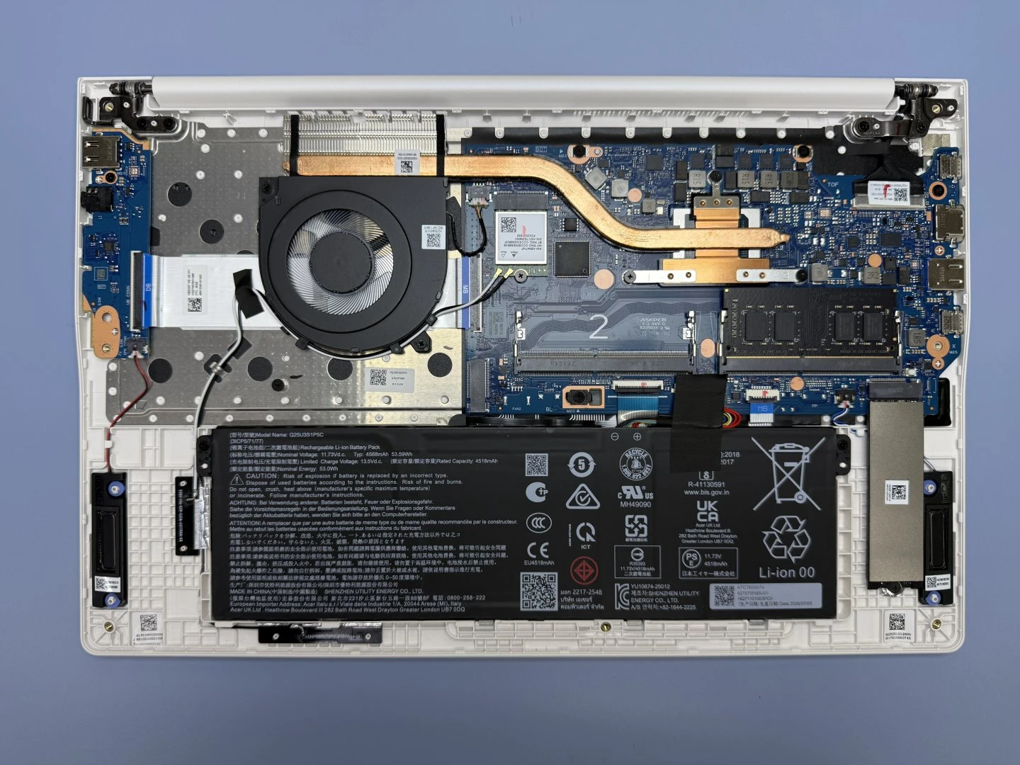 Aspire Lite 15 拆機全貌：單風扇熱導管散熱、雙記憶體插槽、M.2 SSD 與 53Wh 電池