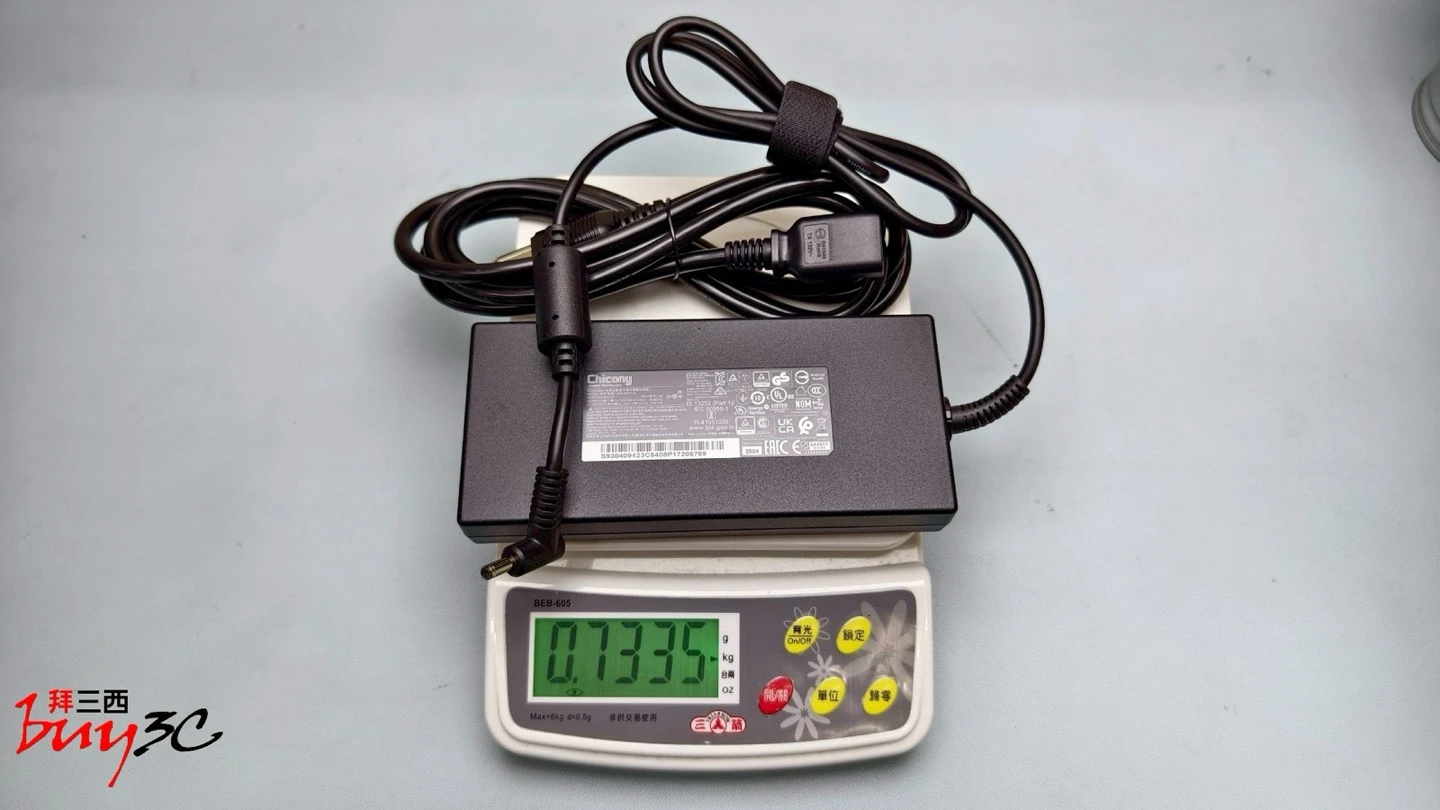 Crosshair 16 HX AI 240W 變壓器連線材實測約 0.73kg