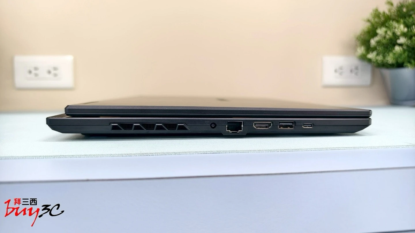 GAMING A16 左側連接埠：電源孔、RJ-45、HDMI 2.1、USB-A、USB-C