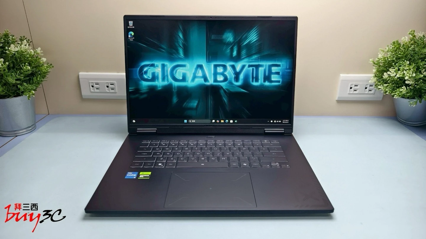 技嘉 GIGABYTE GAMING A16 開箱封面：螢幕點亮與鍵盤