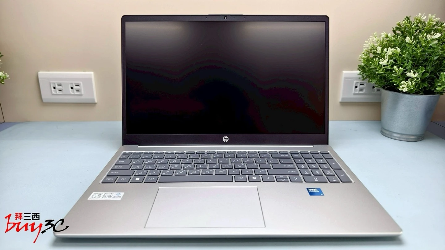 HP Laptop 15 螢幕未點亮：霧面面板與窄邊框