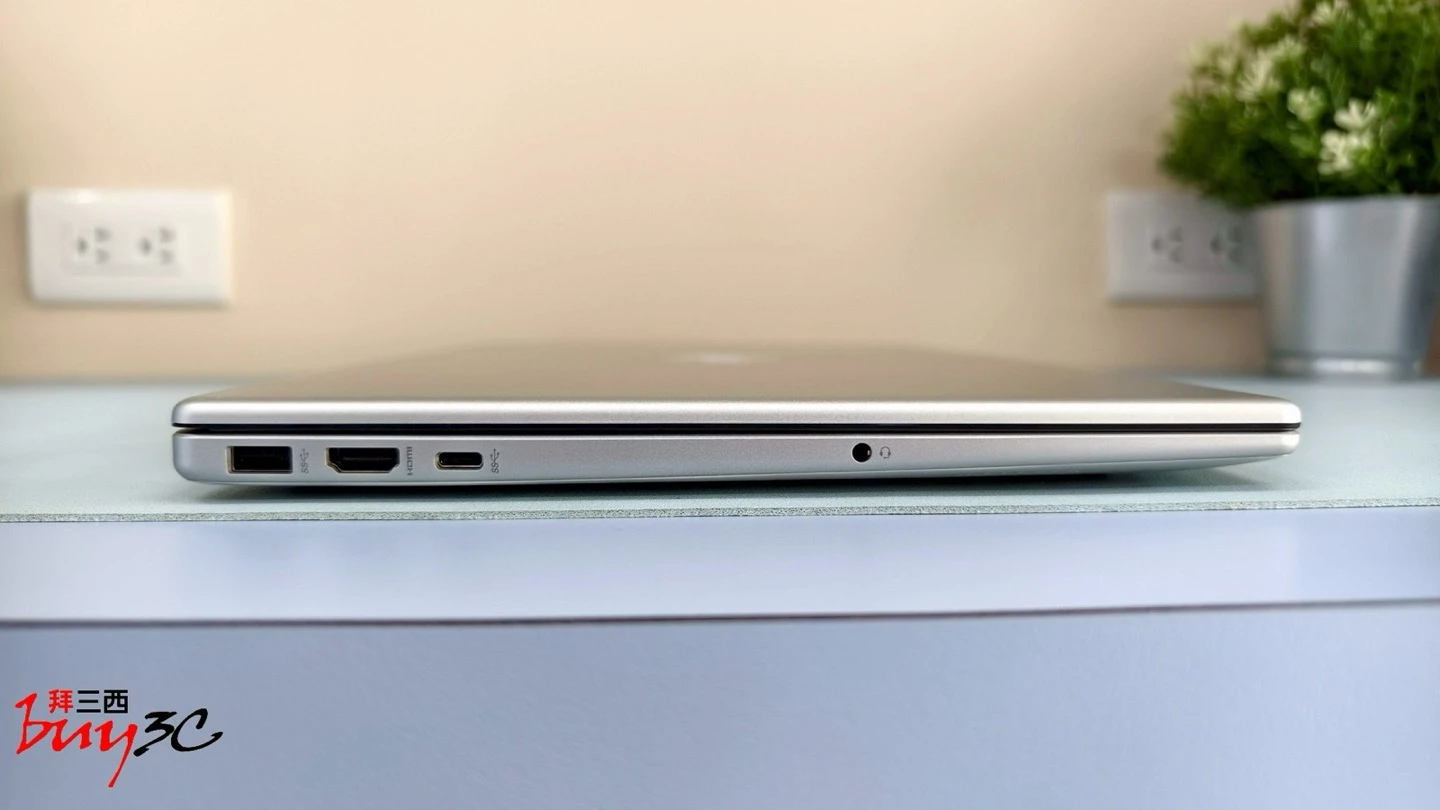 HP Laptop 15 左側連接埠：USB-A、HDMI、USB-C、3.5mm 耳機孔