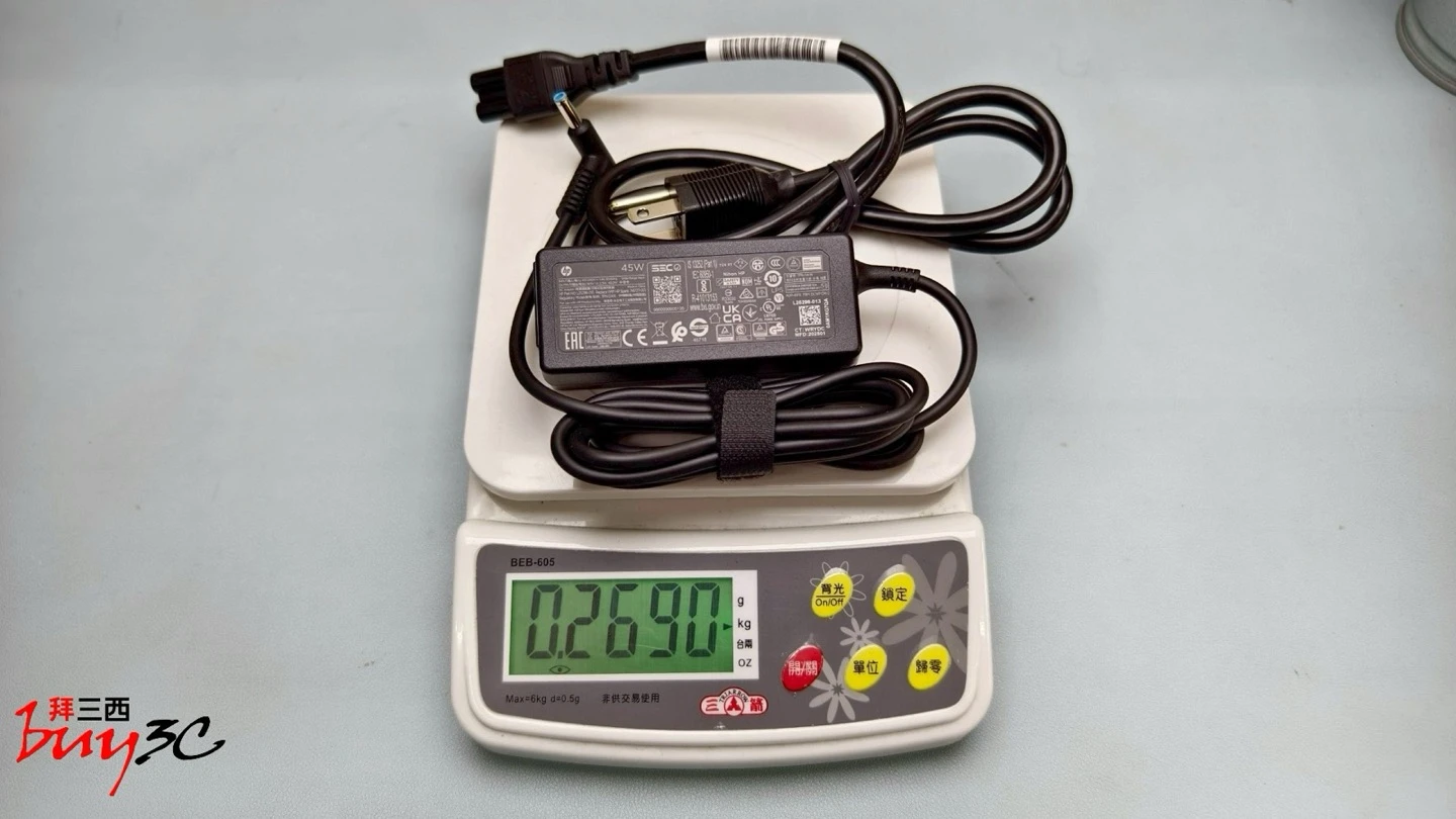 HP Laptop 15 隨附變壓器實測約 0.269kg