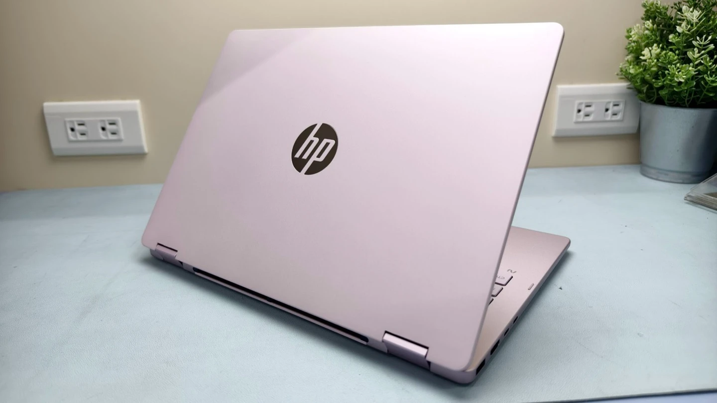 OmniBook 5 Flip 14 上蓋另一側斜角