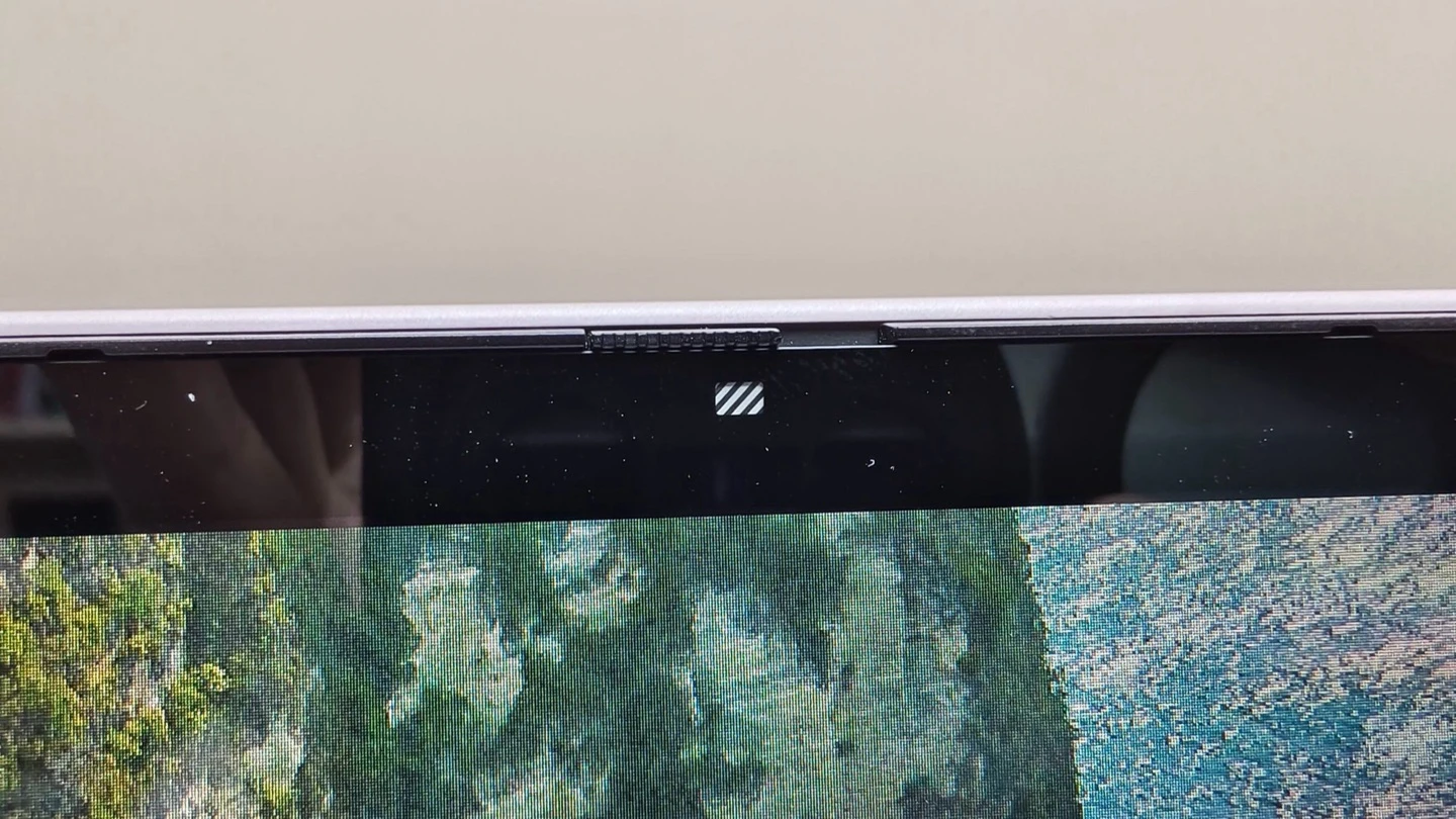 OmniBook 5 Flip 14 鏡頭隱私快門關閉