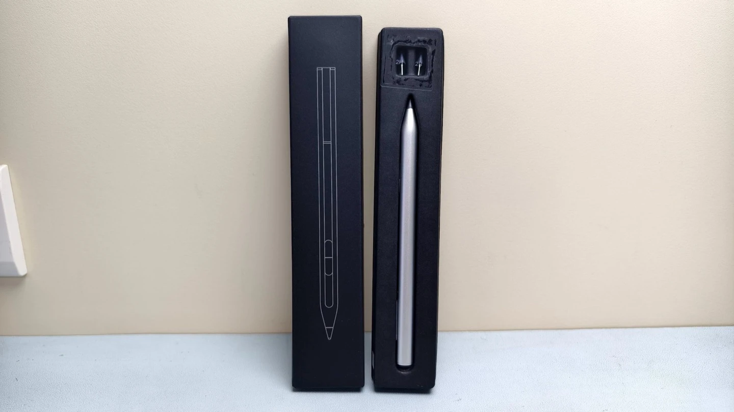 OmniBook 5 Flip 14 隨附觸控筆盒