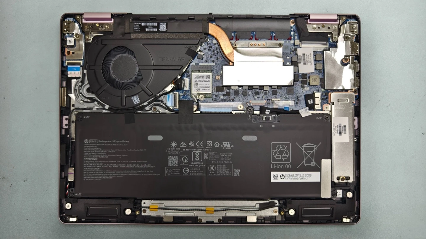 OmniBook 5 Flip 14 拆機內部:單風扇、熱導管、無線網卡與電池