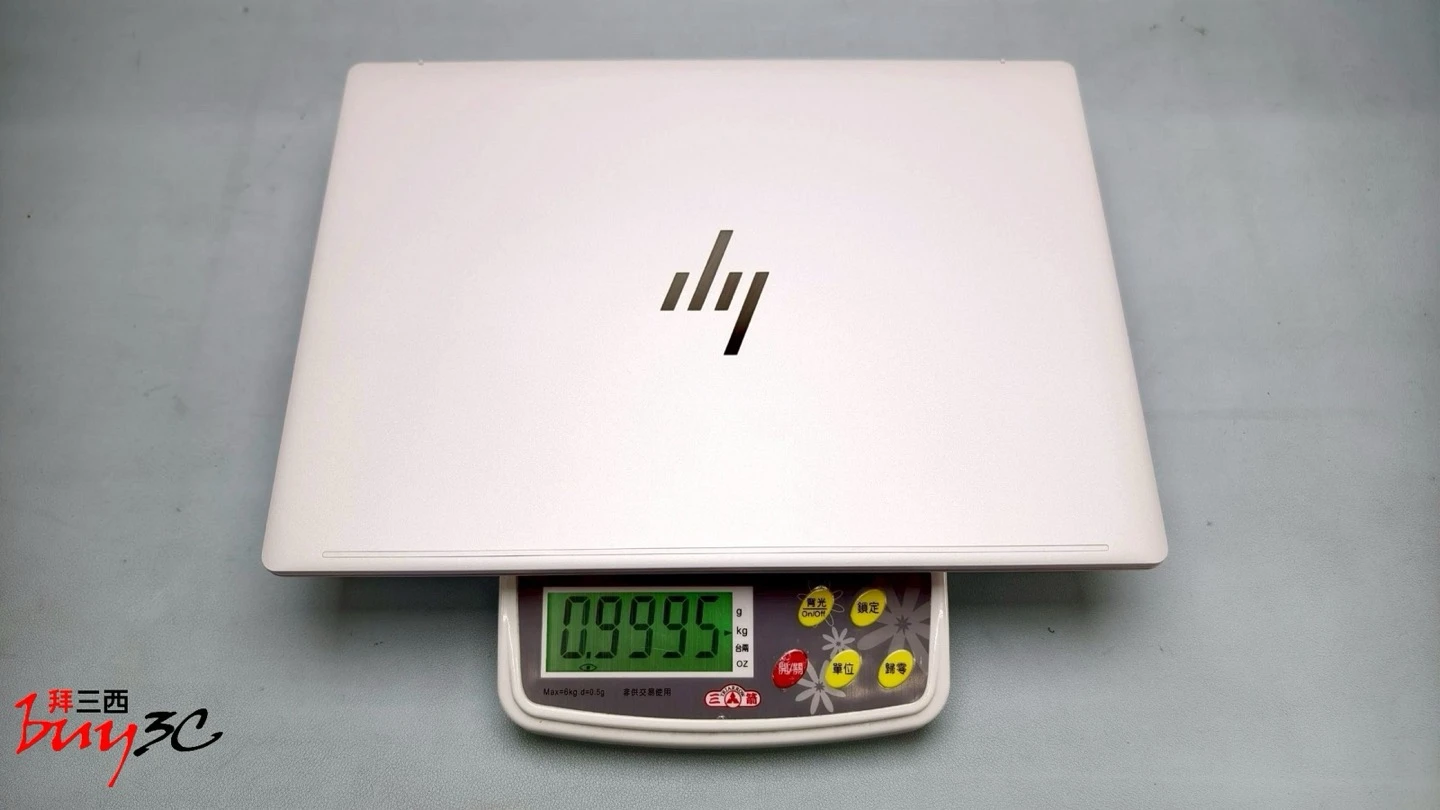 OmniBook 7 Aero 實測重量約 999.5 公克