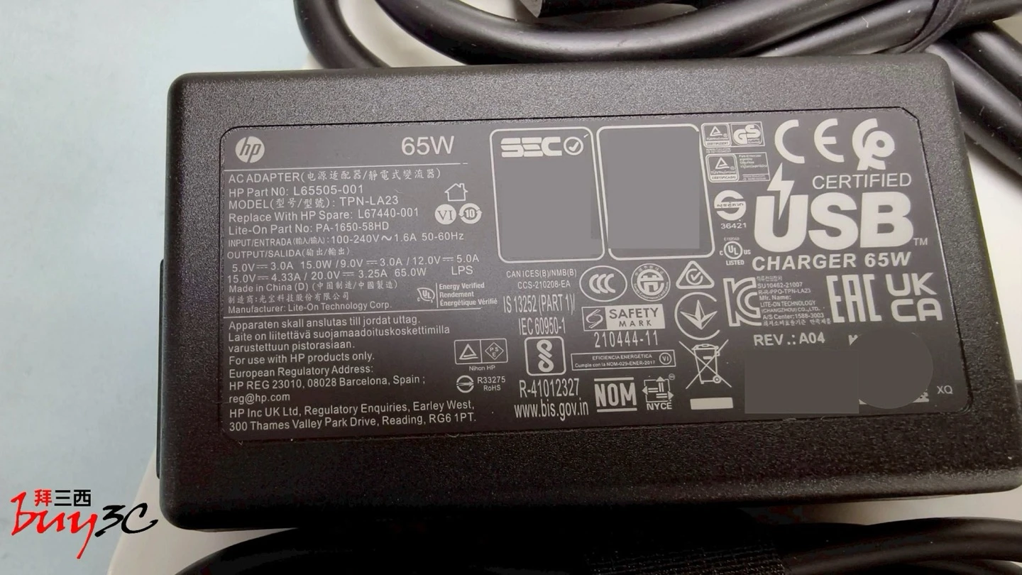OmniBook 7 Aero 隨附 65W USB-C 變壓器標示