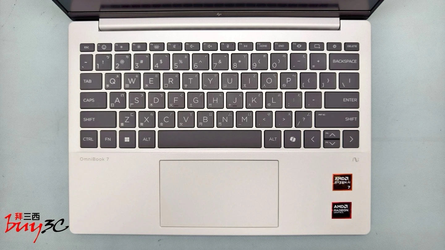 OmniBook 7 Aero 鍵盤與觸控板俯視