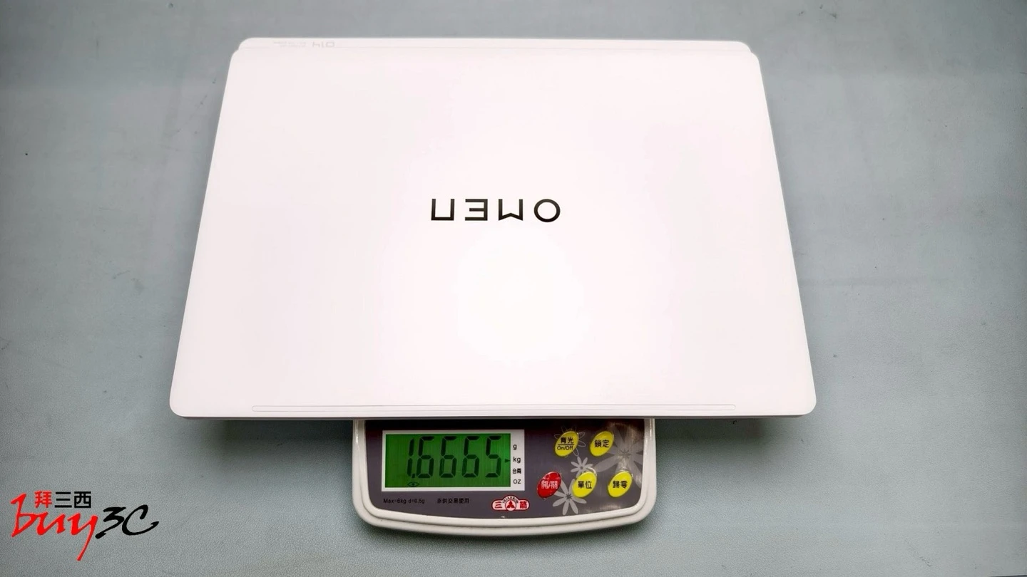 OMEN Transcend 14 電子秤實測重量約 1.67kg