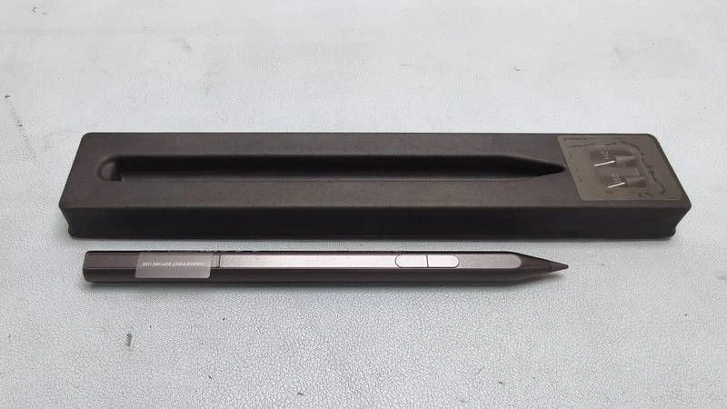 OmniBook X Flip 14 隨附觸控筆