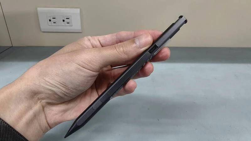 OmniBook X Flip 14 觸控筆側鍵