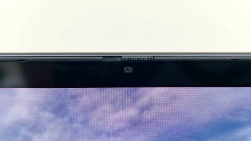 OmniBook X Flip 14 螢幕上方視訊鏡頭