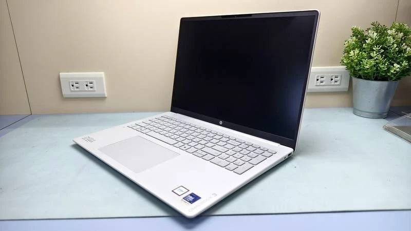 OmniBook 3 右前方斜角外觀
