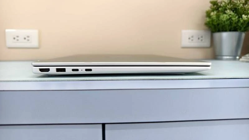 OmniBook 3 左側連接埠：HDMI、USB-A、兩組 USB-C