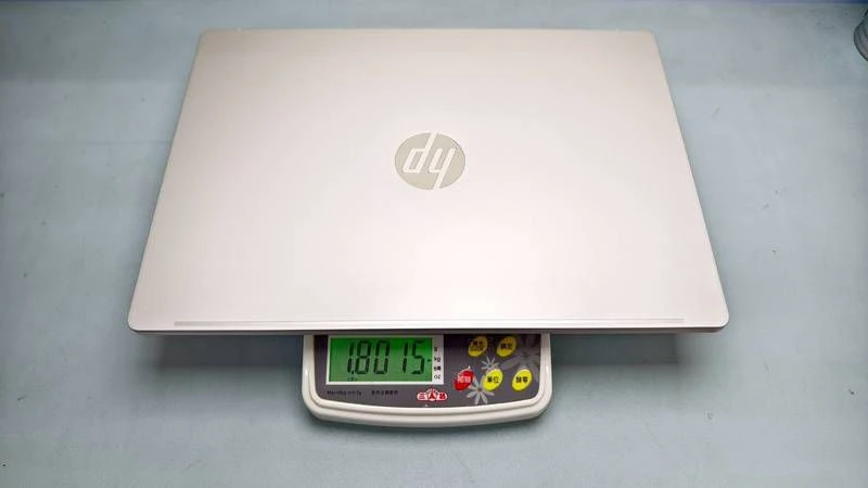 OmniBook 3 電子秤實測重量約 1.80kg