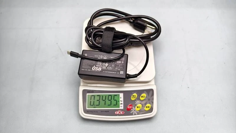 OmniBook 3 65W USB-C 充電器實測約 350g