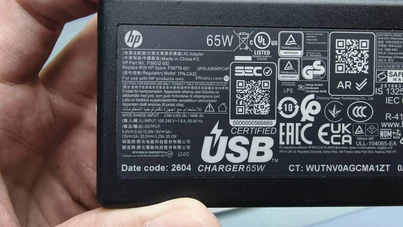 OmniBook 3 65W USB-C 充電器規格標籤