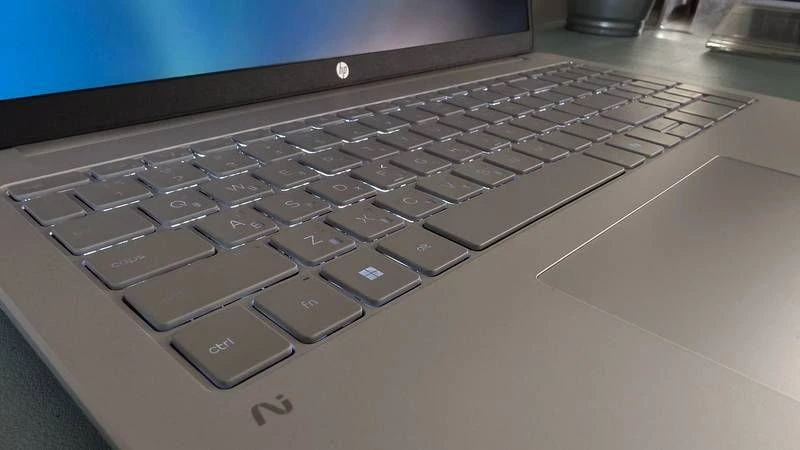 OmniBook 3 白色背光鍵盤與 Copilot 鍵