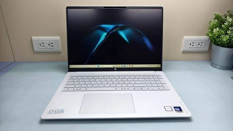 HP OmniBook 3 16-bs0017TU 開機正面
