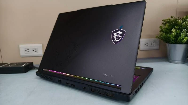 MSI Raider 16 HX B2WI-025TW 開箱