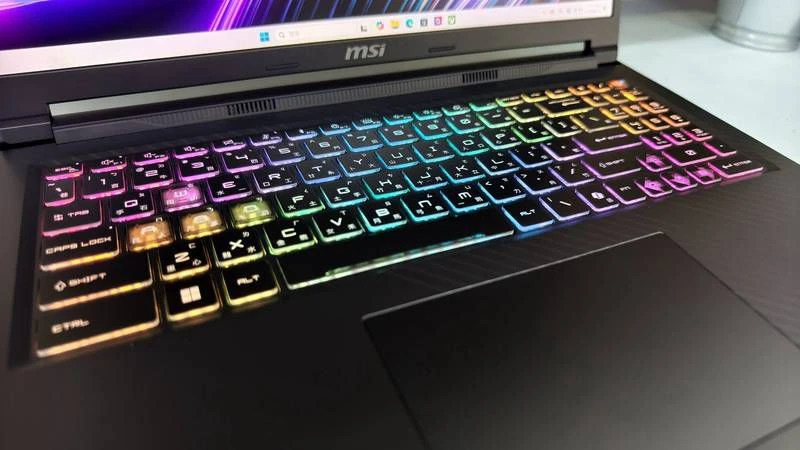 MSI Raider 16 HX B2WI-025TW 開箱