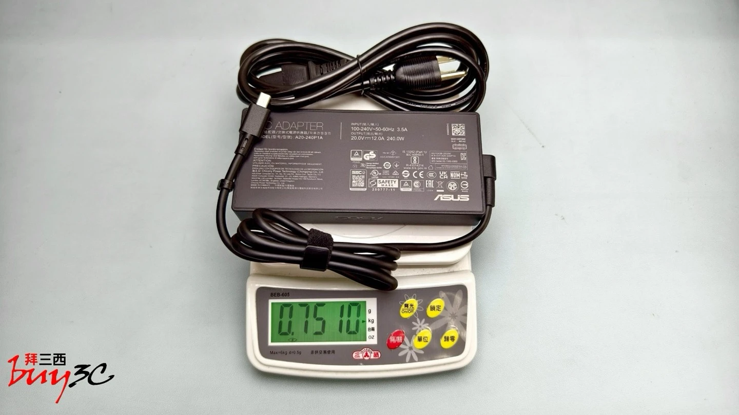 TUF Gaming A18 240W 變壓器連線材實測約 0.751kg