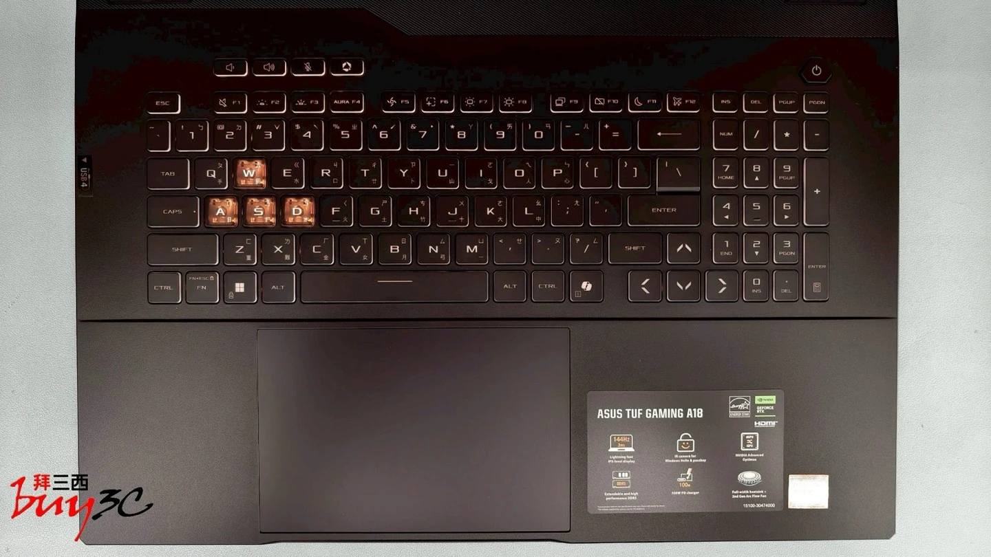 TUF Gaming A18 鍵盤 RGB 背光與透明 WASD 鍵
