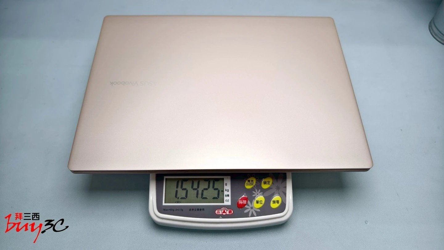 Vivobook 14 X1407CA 電子秤實測重量約 1.54kg
