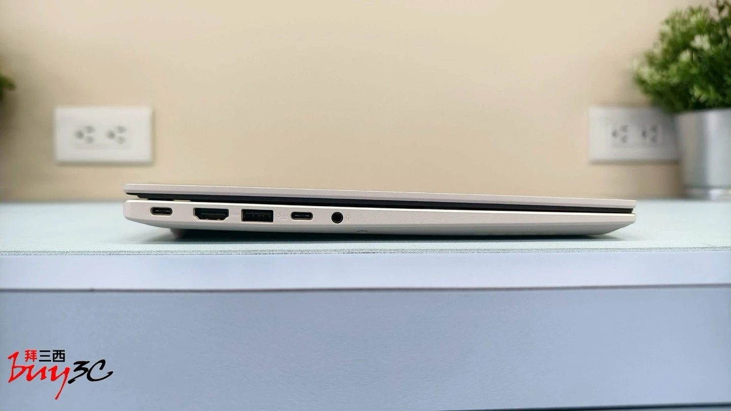 Vivobook 14 X1407CA 左側連接埠：USB-C、HDMI、USB-A、USB-C、耳機孔