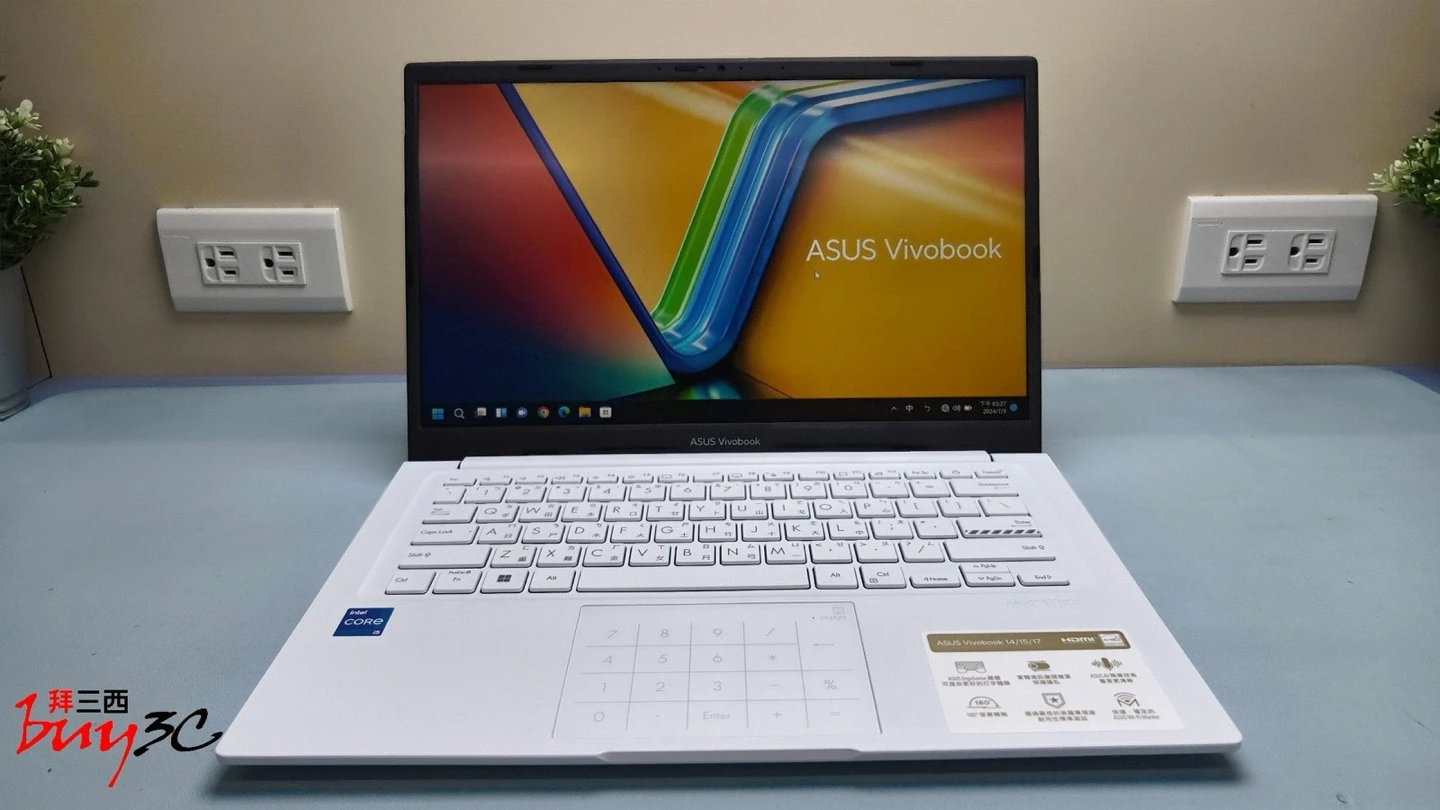 Vivobook 14 X1404VA 螢幕點亮顯示桌面