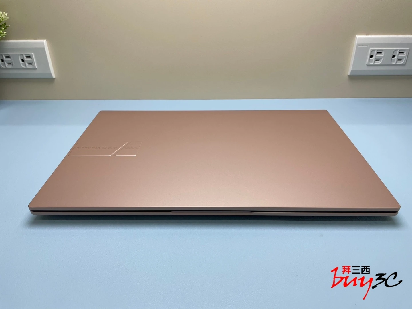 Vivobook 15 X1504VA 密誘金霧面上蓋正面