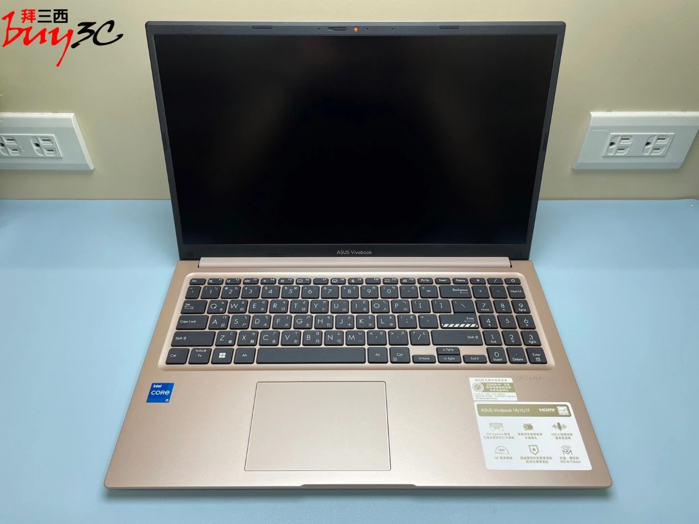 Vivobook 15 X1504VA 掀開螢幕正面：15.6 吋窄邊框螢幕與鍵盤