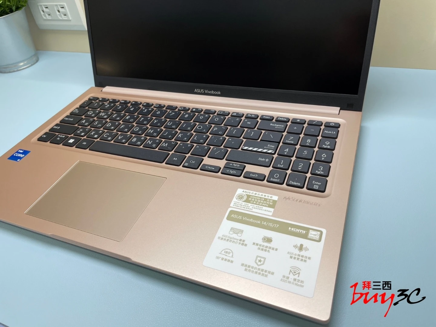 Vivobook 15 X1504VA ErgoSense 鍵盤、數字鍵與觸控板