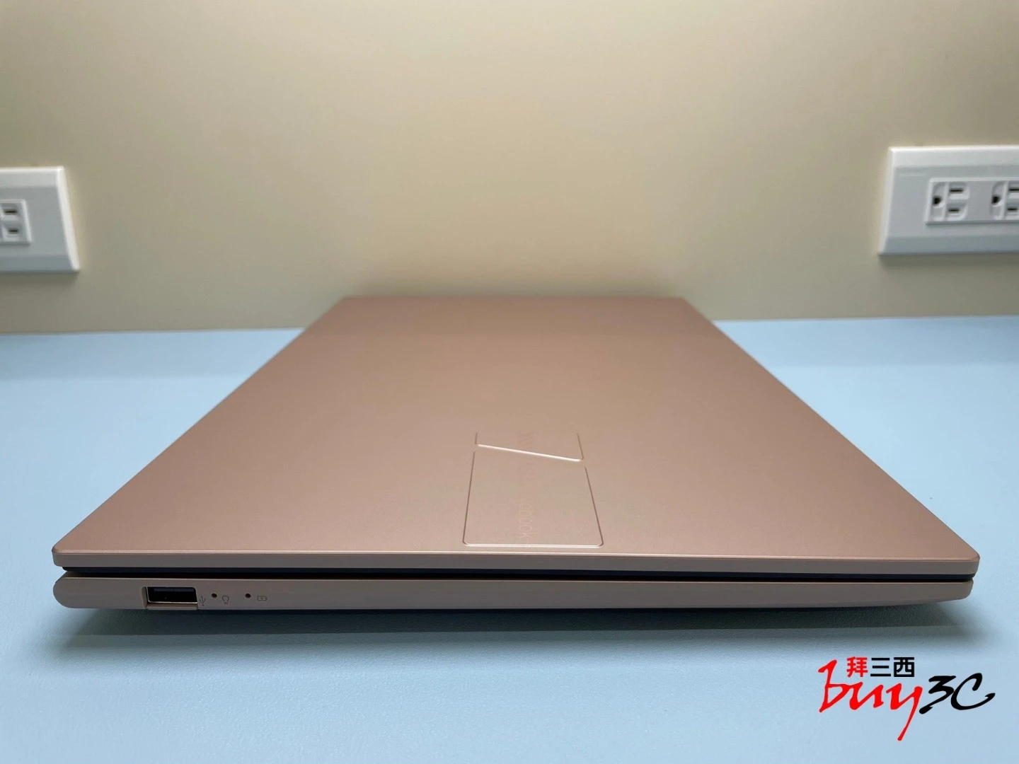Vivobook 15 X1504VA 左側：USB 2.0 與指示燈