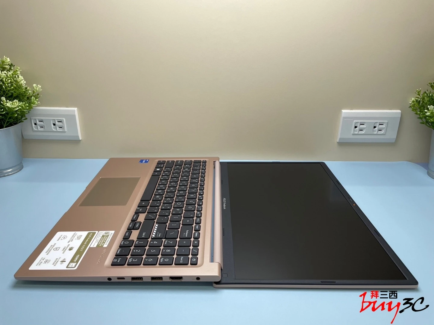 Vivobook 15 X1504VA 螢幕 180 度攤平